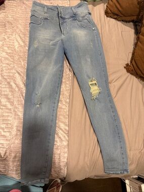 Light Wash Distressed Skinny Jeans - Women's Stretch Denim